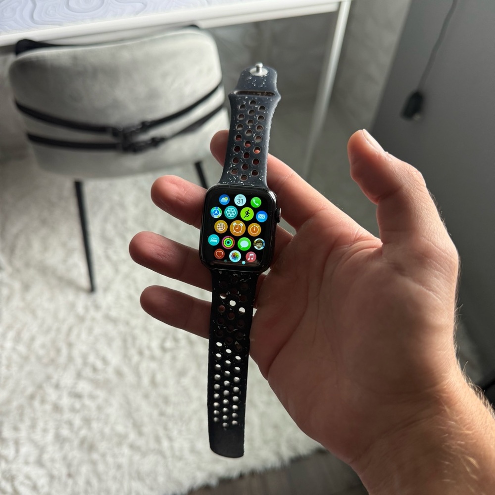 Apple Watch Series 4 Smartwatch with Black Band and Nike Rubber Band